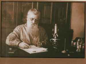 Makarevskii za stolom 2