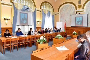 студенты группы №5 слушают выступление о Герое Советского Союза Баиалове Г.М.