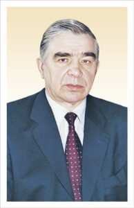 Смирнов А.М. Выпускник 1959г. Доктор ветеринарных наук, профессор, академик РАН. Длительное время работал директором ВНИИ ветеринарной санитарии, гигиены и экологии. Дважды лауреат премии Правительства РФ. Почетный профессор УО ВГАВМ.