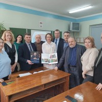 МЫ ВСЕ СТАЛИ БЛИЖЕ ДРУГ К ДРУГУ,  И В ЦЕНТРЕ ЭТОГО ЕДИНЕНИЯ – НАШ ПРЕЗИДЕНТ